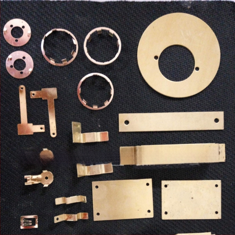 Vadošs kontakta loks elektronikas/bateriju piederumiem, Modelis YJ772 — Materiāli: fosfora bronza, berilija vara BeCu un nerūsējošā tērauda štancētas daļas — Zīmols Guangdong Sword