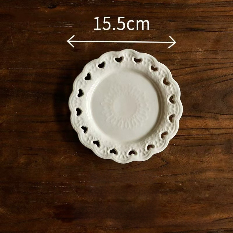 Portselninė lėkštė su krosninės glazūros paviršiumi, dryžių raštas, nėrinių formos, šviesus prabangus retro stilius