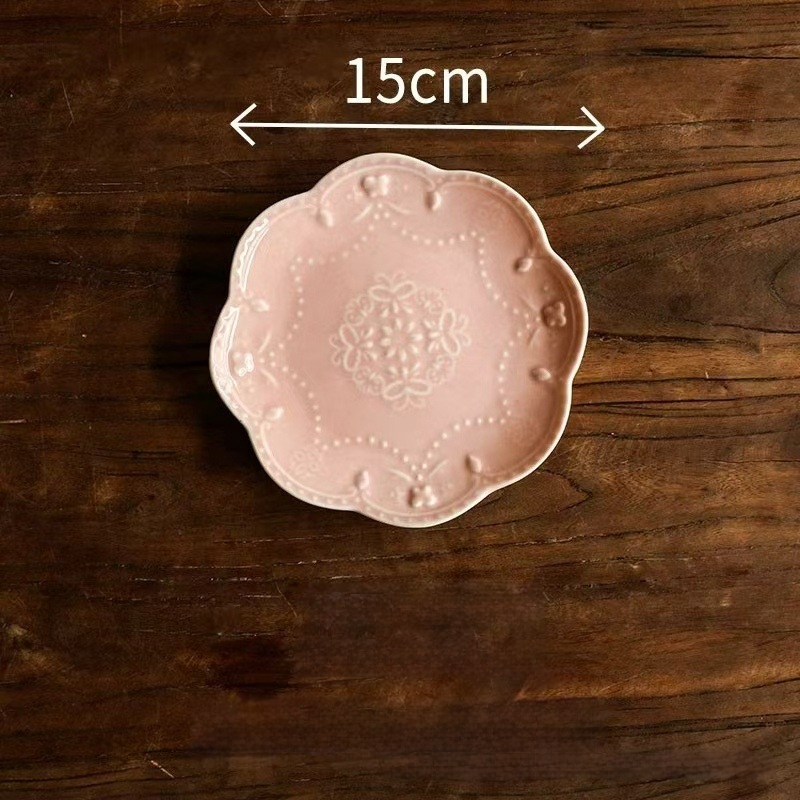 Portselninė lėkštė su krosninės glazūros paviršiumi, dryžių raštas, nėrinių formos, šviesus prabangus retro stilius