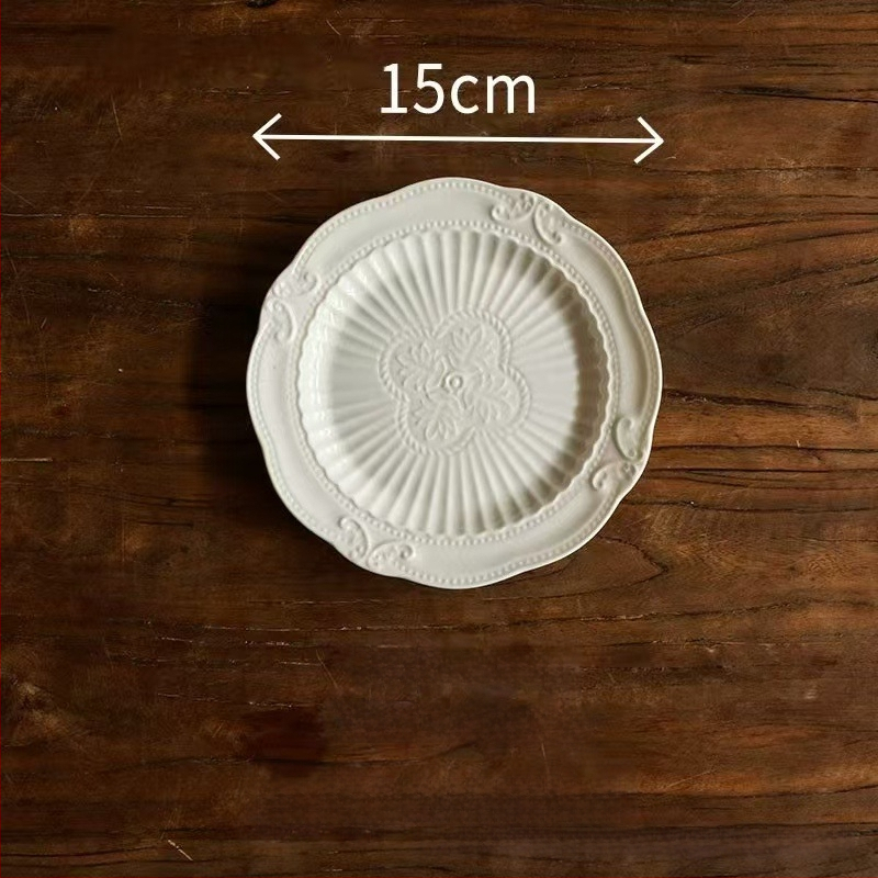 Portselninė lėkštė su krosninės glazūros paviršiumi, dryžių raštas, nėrinių formos, šviesus prabangus retro stilius