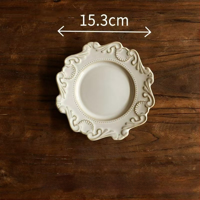 Portselninė lėkštė su krosninės glazūros paviršiumi, dryžių raštas, nėrinių formos, šviesus prabangus retro stilius