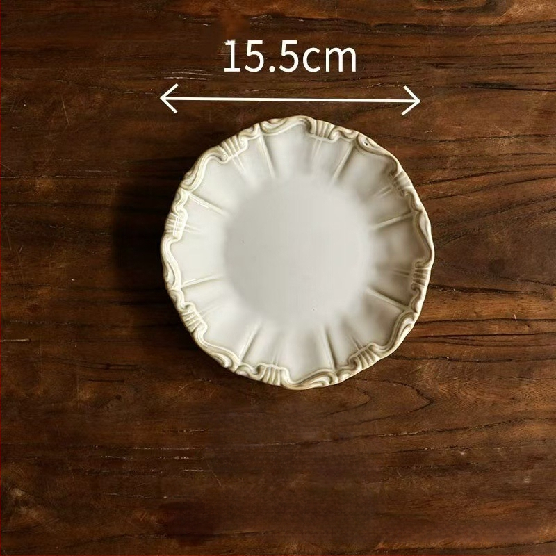 Portselninė lėkštė su krosninės glazūros paviršiumi, dryžių raštas, nėrinių formos, šviesus prabangus retro stilius