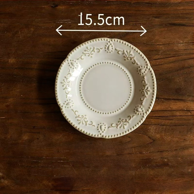 Portselninė lėkštė su krosninės glazūros paviršiumi, dryžių raštas, nėrinių formos, šviesus prabangus retro stilius