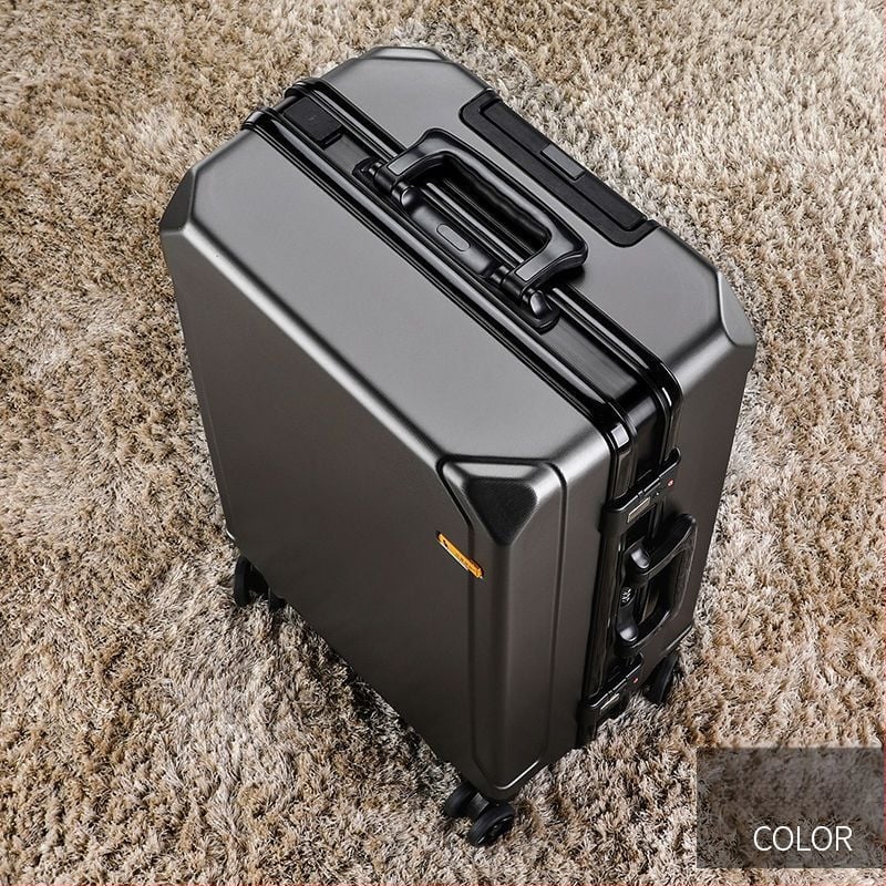 Куфар за пътуване от ABS материал, зип-отваряне, USB порт за зареждане, универсални колела и тегло 4 кг.