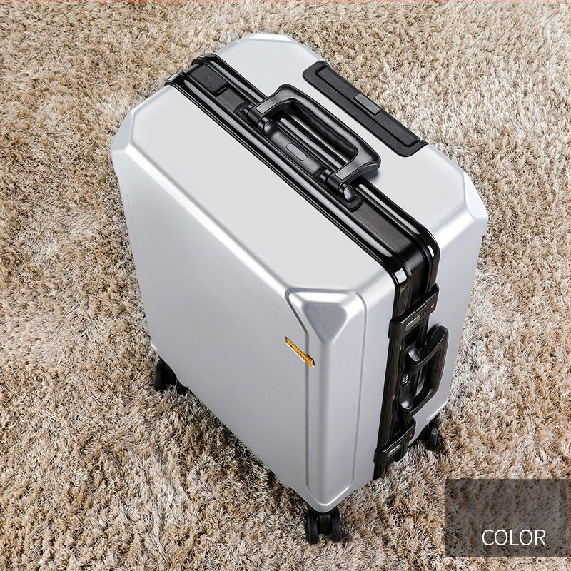 Куфар за пътуване от ABS материал, зип-отваряне, USB порт за зареждане, универсални колела и тегло 4 кг.