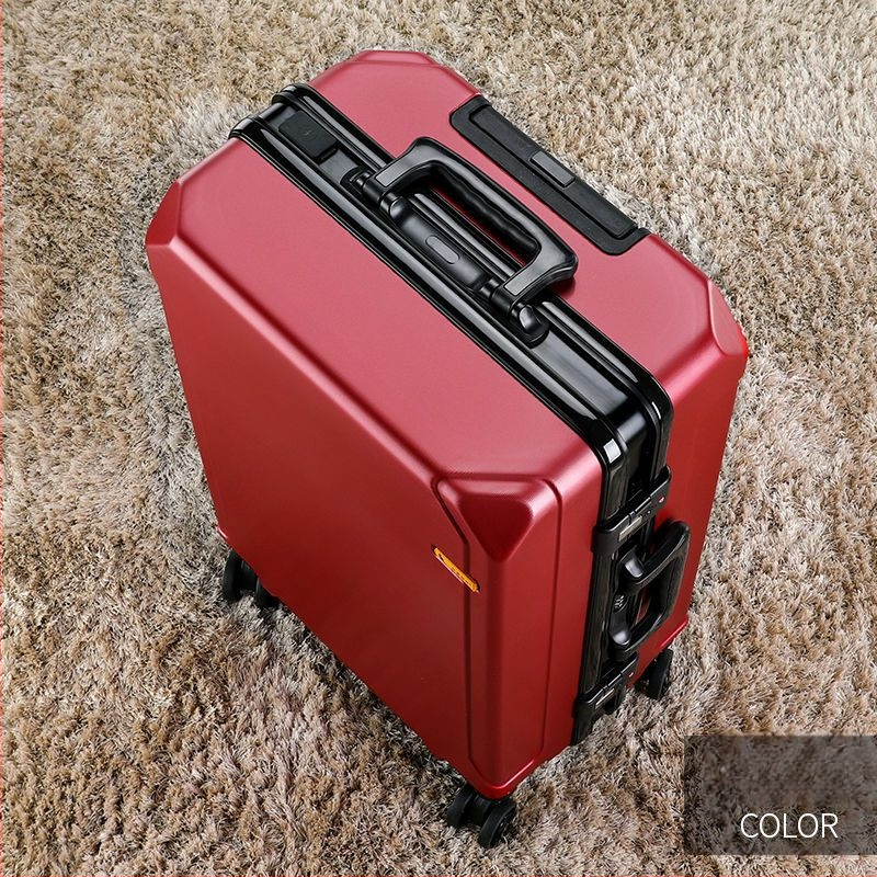 Куфар за пътуване от ABS материал, зип-отваряне, USB порт за зареждане, универсални колела и тегло 4 кг.