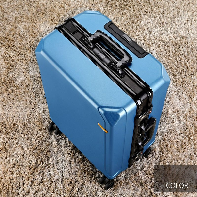 Куфар за пътуване от ABS материал, зип-отваряне, USB порт за зареждане, универсални колела и тегло 4 кг.