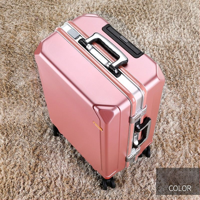 Куфар за пътуване от ABS материал, зип-отваряне, USB порт за зареждане, универсални колела и тегло 4 кг.