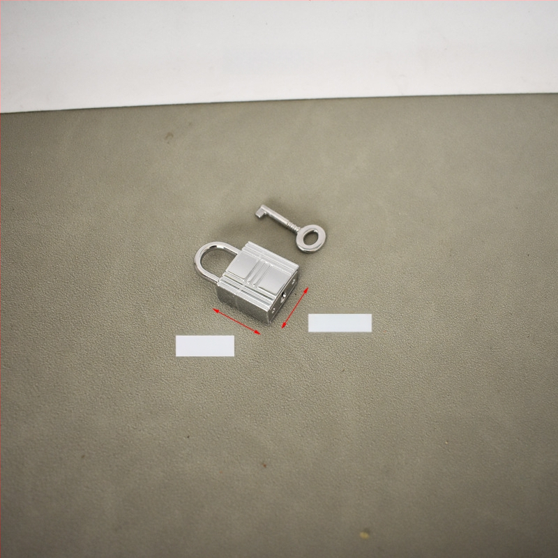 Rankų darbo kuprinės spyna ir sagties metaliniai komponentai