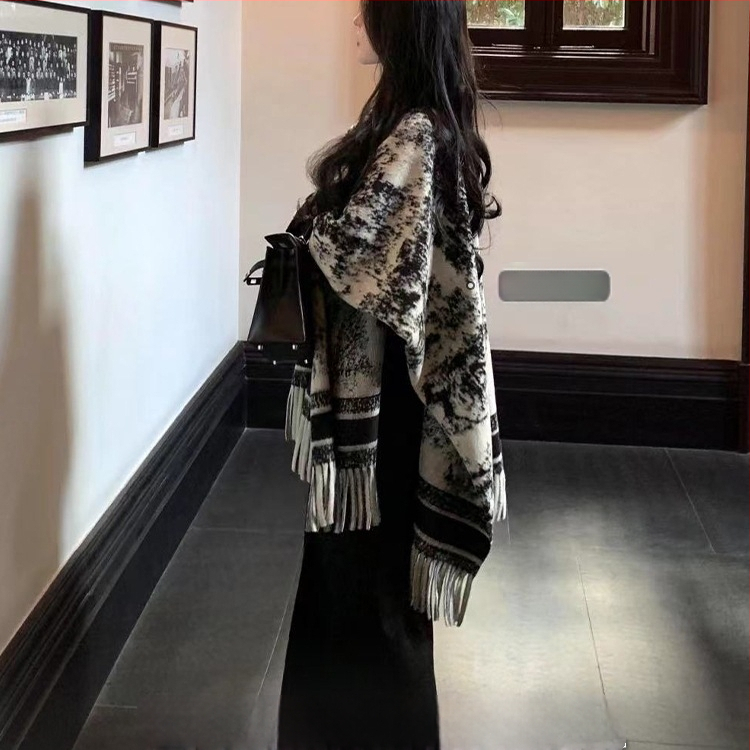 Női sál külső ruházat — selyem virág mintával, raktáron, 2025 téli kiadás, feldolgozás nélkül, tavaszra is alkalmas