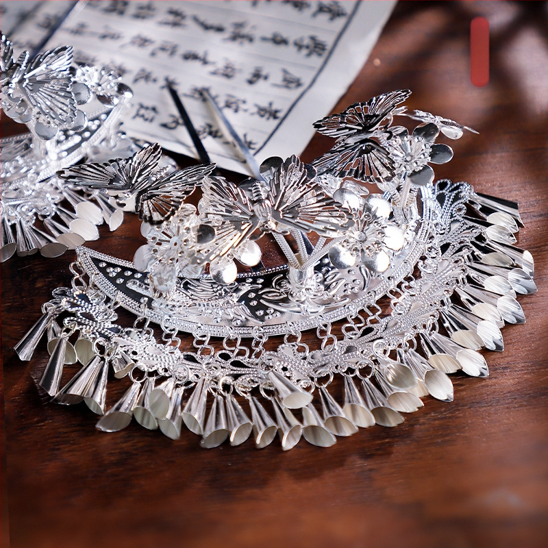 Etno-stílusú hajcsat, ötvözetből, levél motívummal, kézzel készített, testreszabható