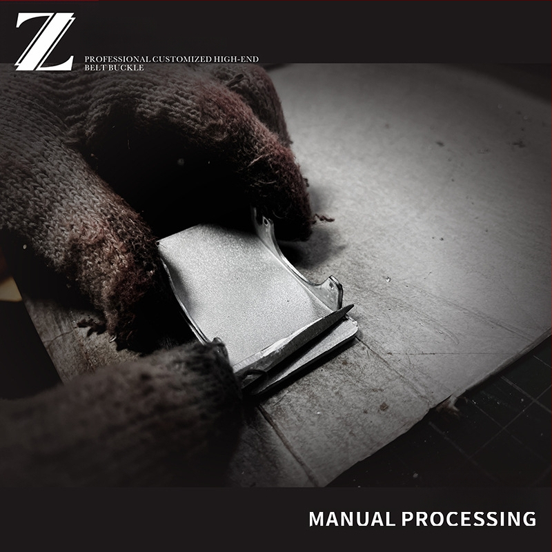 Vyrinė automatinė diržo sagtis iš lydinio, D formos, pritaikoma, verslo reikmėms.