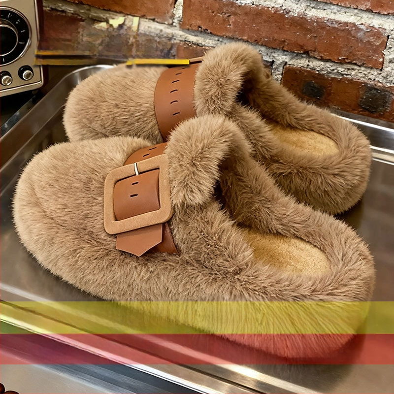Női vastag talpú papucs, felső rész műplüss, belső műszőr, gumitalp, övcsattal ellátott dizájn, téli 2025