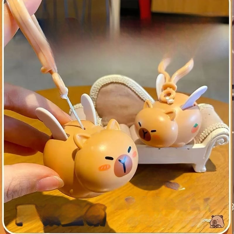 Капибара ключодържател – карикатурна пластмасова играчка, с връзка за дърпане и висулка за раница, индивидуално опакована