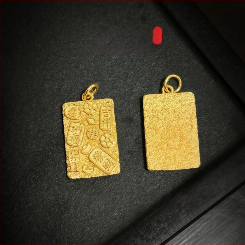 Κολιέ με ορθογώνιο μενταγιόν, χαραγμένο μήνυμα τύχης και ευημερίας; επιχρυσωμένος ορείχαλκος; ηλεκτροεπιχρύσωσης; κινέζικο στυλ, λογοτεχνικό ρετρό.