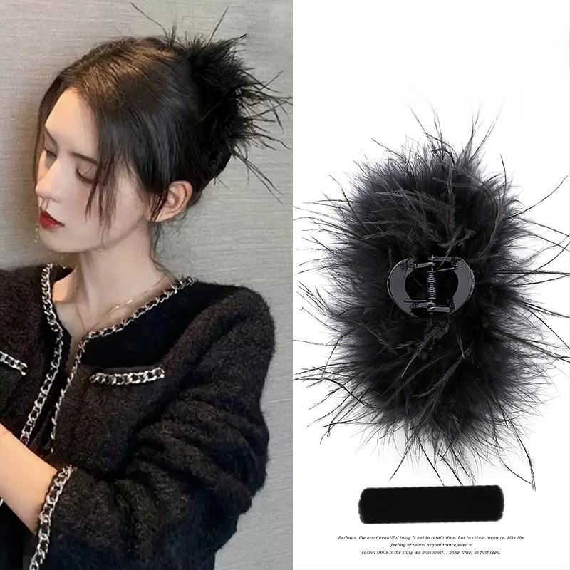 Hajcsat tollas díszítéssel – Szuper Tündér Stílus, kézzel készített fejfedő kiegészítő (Anyag: Tollak; Stílus: Szuper Tündér Tollas; Gyártás: Kézzel készített; Kategória: Fejfedő kiegészítő)