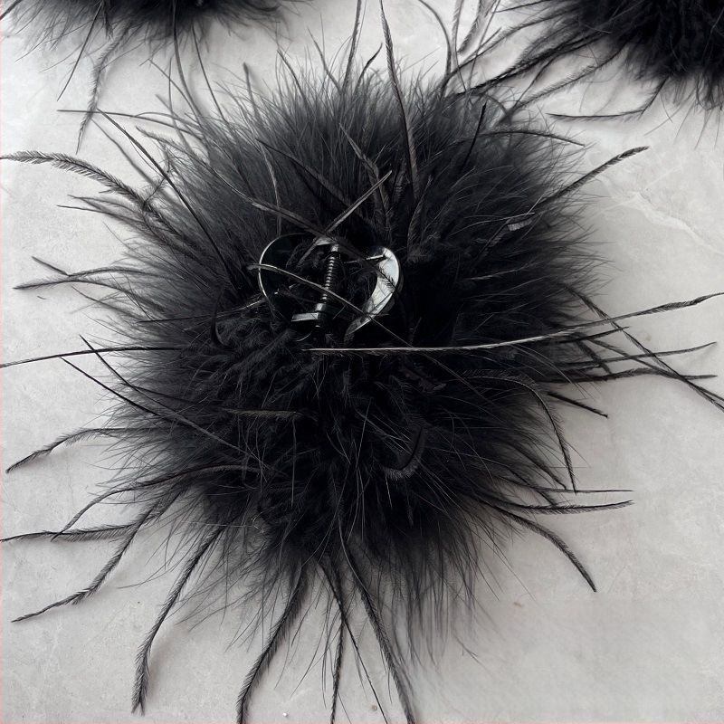 Hajcsat tollas díszítéssel – Szuper Tündér Stílus, kézzel készített fejfedő kiegészítő (Anyag: Tollak; Stílus: Szuper Tündér Tollas; Gyártás: Kézzel készített; Kategória: Fejfedő kiegészítő)