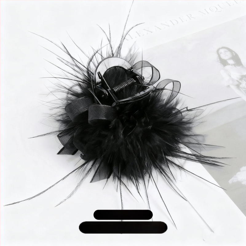 Hajcsat tollas díszítéssel – Szuper Tündér Stílus, kézzel készített fejfedő kiegészítő (Anyag: Tollak; Stílus: Szuper Tündér Tollas; Gyártás: Kézzel készített; Kategória: Fejfedő kiegészítő)