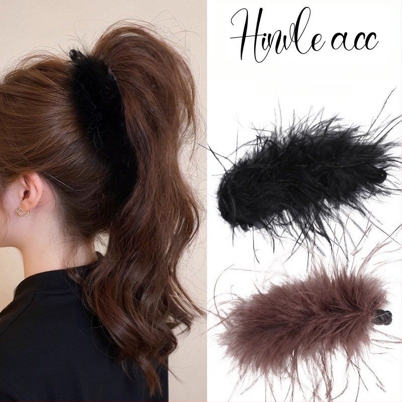 Hajcsat tollas díszítéssel – Szuper Tündér Stílus, kézzel készített fejfedő kiegészítő (Anyag: Tollak; Stílus: Szuper Tündér Tollas; Gyártás: Kézzel készített; Kategória: Fejfedő kiegészítő)