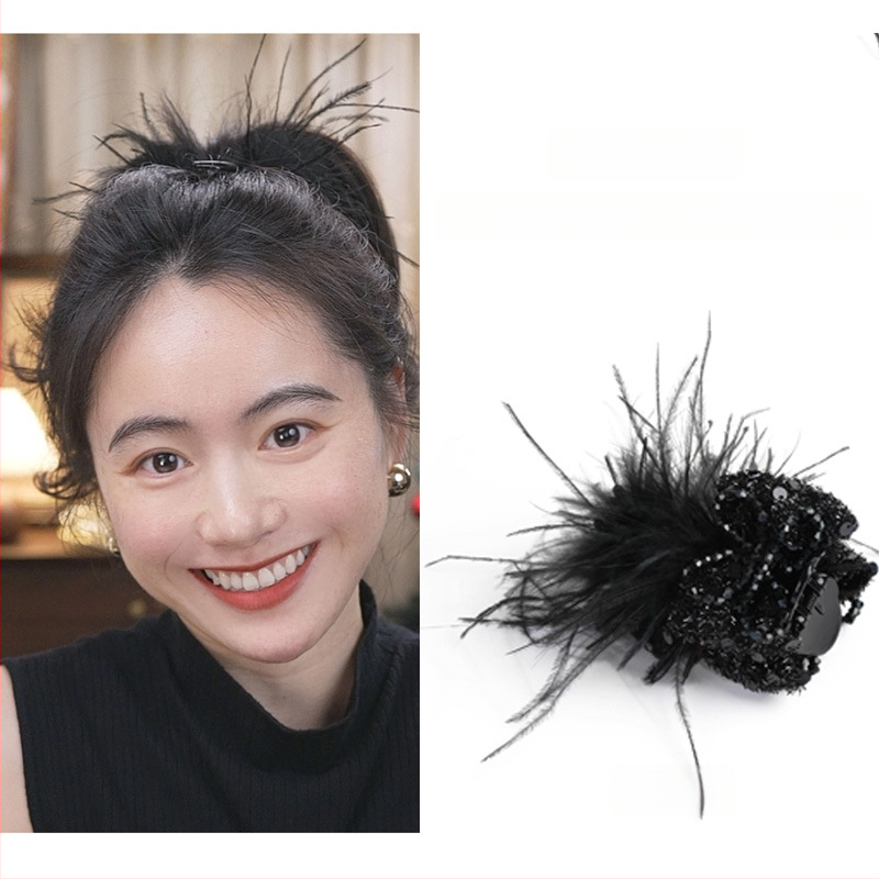 Hajcsat tollas díszítéssel – Szuper Tündér Stílus, kézzel készített fejfedő kiegészítő (Anyag: Tollak; Stílus: Szuper Tündér Tollas; Gyártás: Kézzel készített; Kategória: Fejfedő kiegészítő)