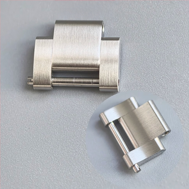 Nerūsējošā tērauda pulksteņa siksna ar slēptu trīs saišu paplašinājumu, matēts virsma, skrūvju savienojumi