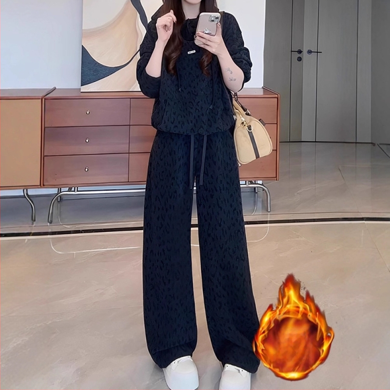 Леопардов принт оксамен качулка суитшърт и комплект широки панталони за жени — смес от памук и полиестер (70–80% полиестер), дълги ръкави, качулка, костюм с панталони, Зима 2025