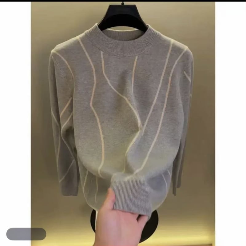 Dryžuotas megztinis su apvaliu kaklu, laisvas formos, ilgos rankovės, poliesterio mišinys