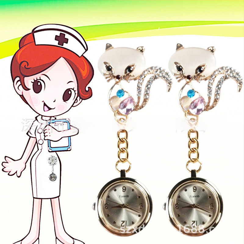 Ρολόι τσέπης με κίνηση quartz, διακριτικά διαμάντια, χαριτωμένο σχέδιο με νοσοκόμα και γιατρό σε καρτούν, ένδειξη με τρεις δείκτες, κατάλληλο για εξετάσεις