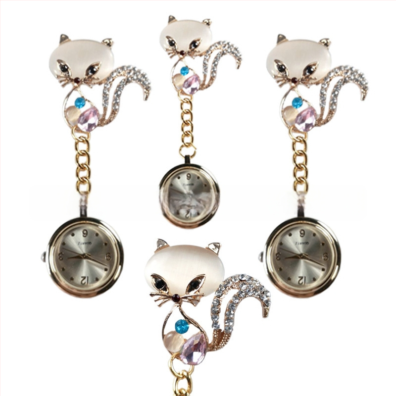 Ρολόι τσέπης με κίνηση quartz, διακριτικά διαμάντια, χαριτωμένο σχέδιο με νοσοκόμα και γιατρό σε καρτούν, ένδειξη με τρεις δείκτες, κατάλληλο για εξετάσεις