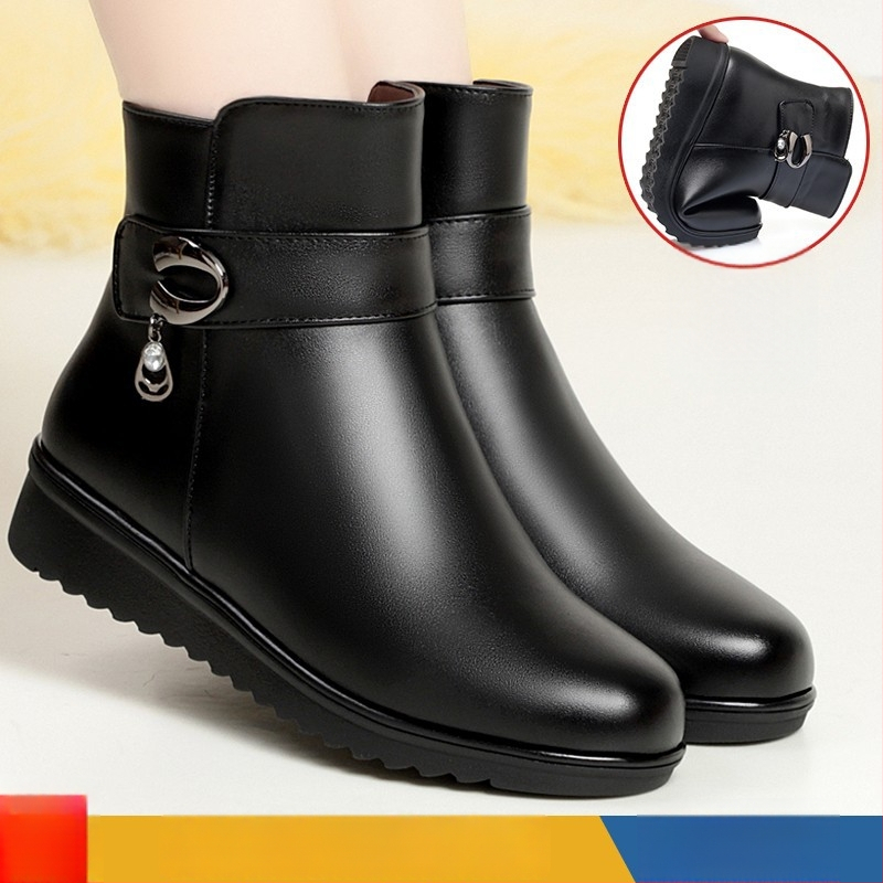 Dámske zimné topánky z kože s umelou krátkou kožušinkou vnútri, bočný zips, nízky podpätok 1-3 cm, okrúhla špička