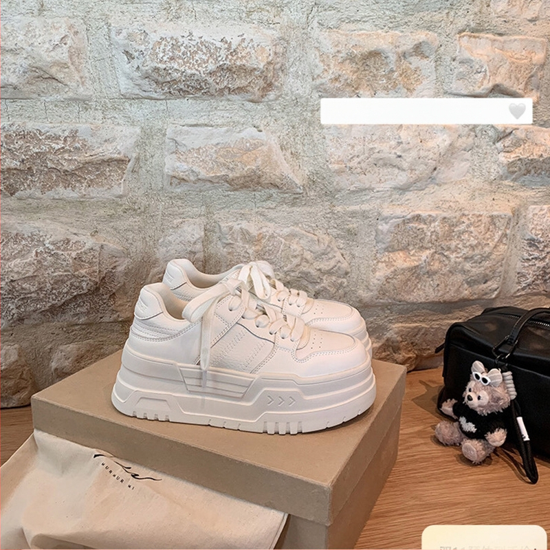 Adidași de damă din piele de vită, cu căptușeală de fleece, talpă groasă, șireturi; crește înălțimea