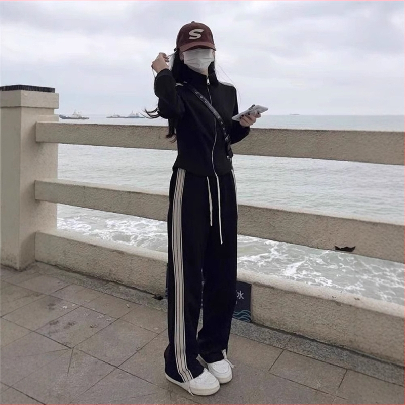 Costum sport casual femei, două piese, model Color Block, croială collage/splicing, fibre de poliester și elastan, top cu mâneci lungi și jachetă scurtă, primăvara 2025