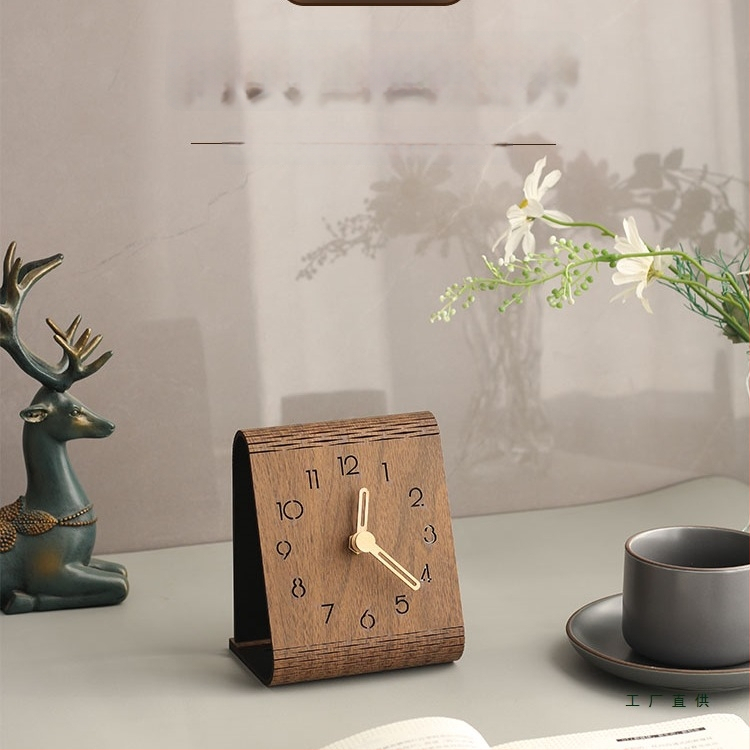 Настолен часовник – Безшумен, дървен корпус, циферблат с закалено стъкло, захранване с батерии, аналогов дисплей
