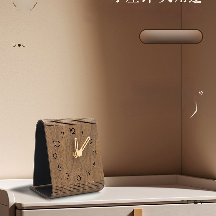 Настолен часовник – Безшумен, дървен корпус, циферблат с закалено стъкло, захранване с батерии, аналогов дисплей