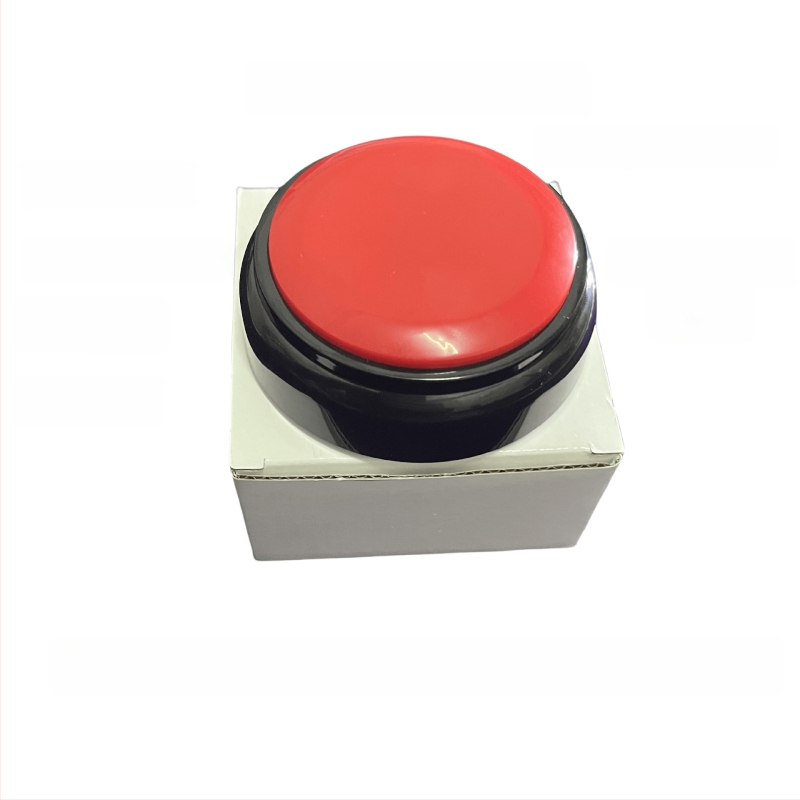 Говорещ часовник със регулируем обем и календар, захранван с батерия, електронно движение, пластмасов корпус