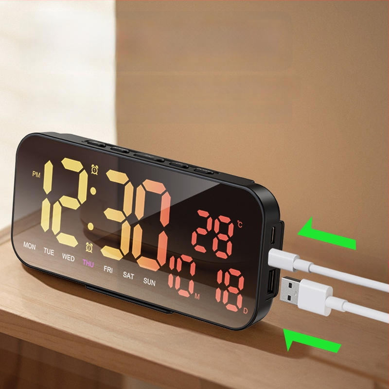Stolný budík s LED displejom, alarm, kalendár, teplomer a USB napájanie