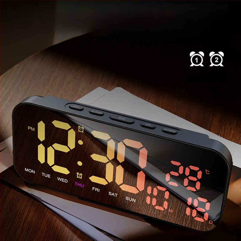 Stolný budík s LED displejom, alarm, kalendár, teplomer a USB napájanie