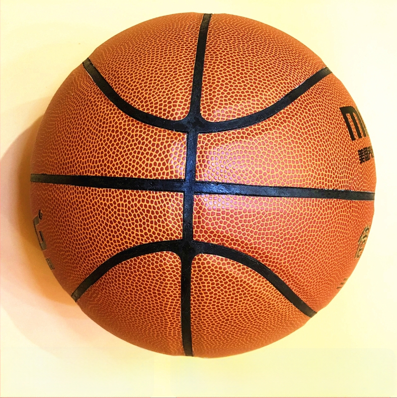 Odolná basketbalová lopta z PVC, vhodná do interiéru aj exteriéru, na tréningy na betónovej podlahe