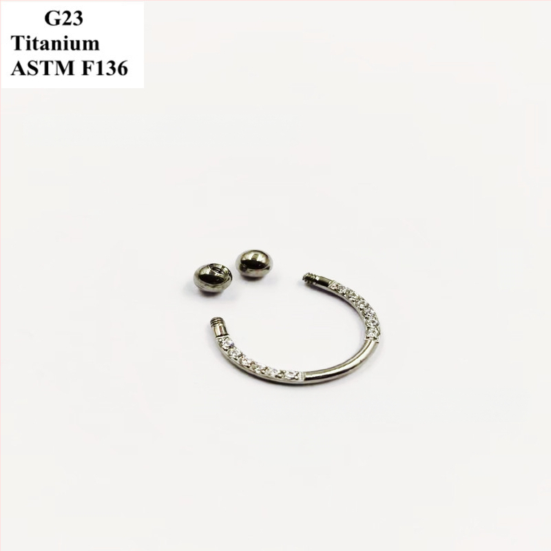 Nosový prsteň, G23 titanová zliatina, tvar U, zirkónové kamene, C-tvarovaná otočná gulička