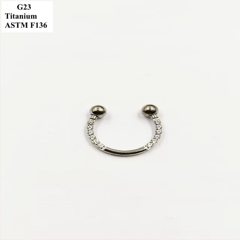 Nosový prsteň, G23 titanová zliatina, tvar U, zirkónové kamene, C-tvarovaná otočná gulička
