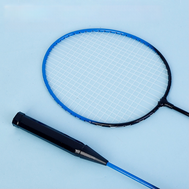 Set badmintonových rakiet, dvojitý set, rám zo železného zliatiny, hmotnosť 95–100 g, typ rakety: priamy úder, s letkou