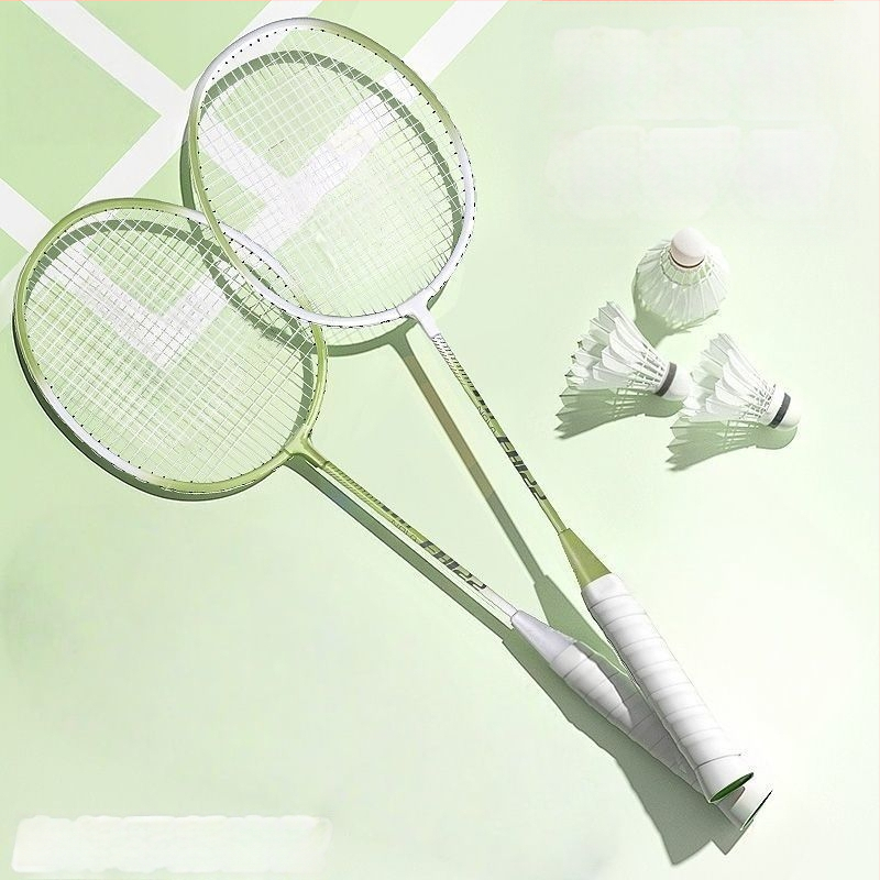 Bedmintonová raketa, rám z karbónových vlákien, dvojitý set rakiet, hmotnosť 95–100 g, priama strela, stredná tvrdosť