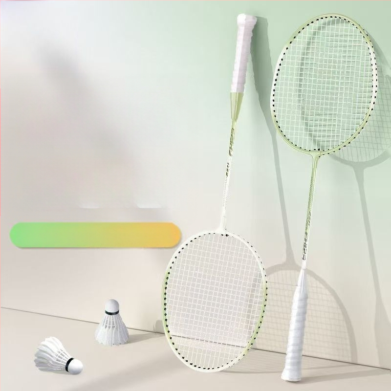 Bedmintonová raketa, rám z karbónových vlákien, dvojitý set rakiet, hmotnosť 95–100 g, priama strela, stredná tvrdosť