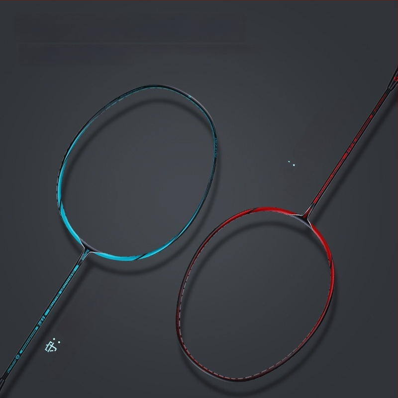 Wind raketa na badminton, rám z karbónových vlákien, hmotnosť 80–84 g, úchyt G5, rovný profil