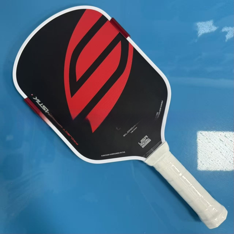 Heng yi pickleball raketa s karbónovým vláknom Toray T700, EVA vyplnený termoformovaný 16 mm jadro, rukoväť s koženým zakončením; hmotnosť 225 g ±5 g