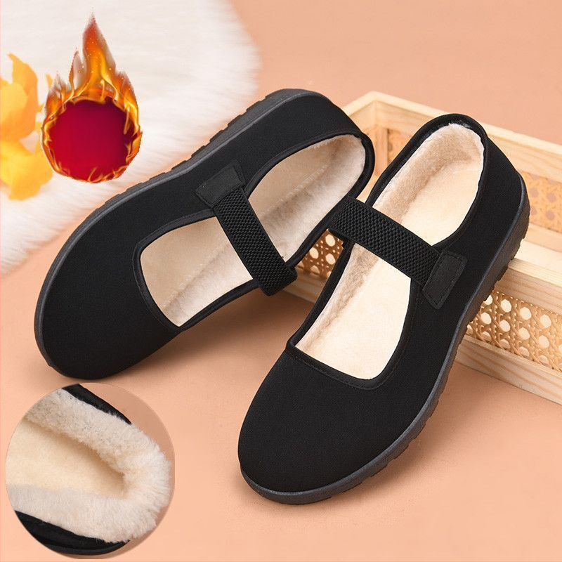 Moterų kanvinių batų su pūkuotu įdėklu; pirštas žuvies burnos formos; elastinė juostelė užsegimui; PVC padai