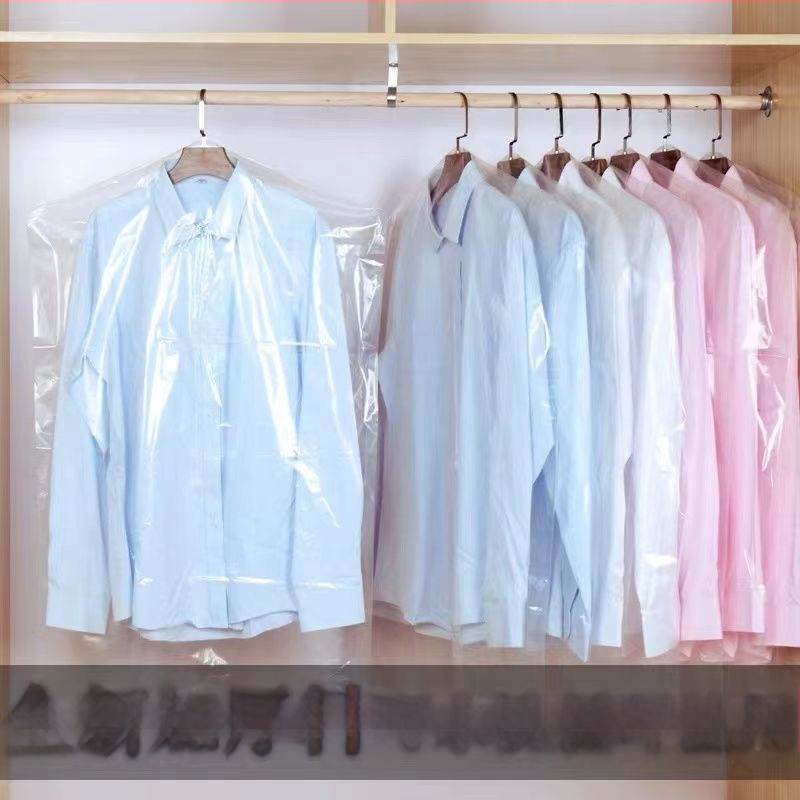 Apģērbu pūļu aizsargpudele – Plastmasas materiāls; Vienkāršs un mūsdienīgs stils; Putekļu aizsardzība; Paredzēts apģērbiem