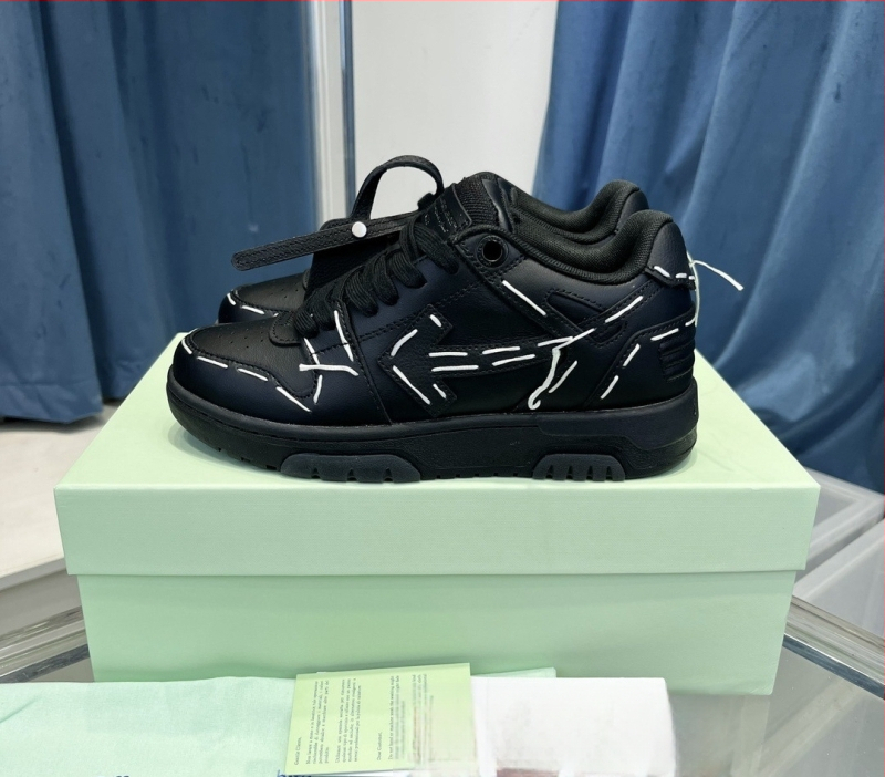 Sportiniai bateliai su viršutine dalimi iš natūralios odos, apvali nosis, 3–5 cm kulno aukštis, guminė padas, kvėpuojančios.