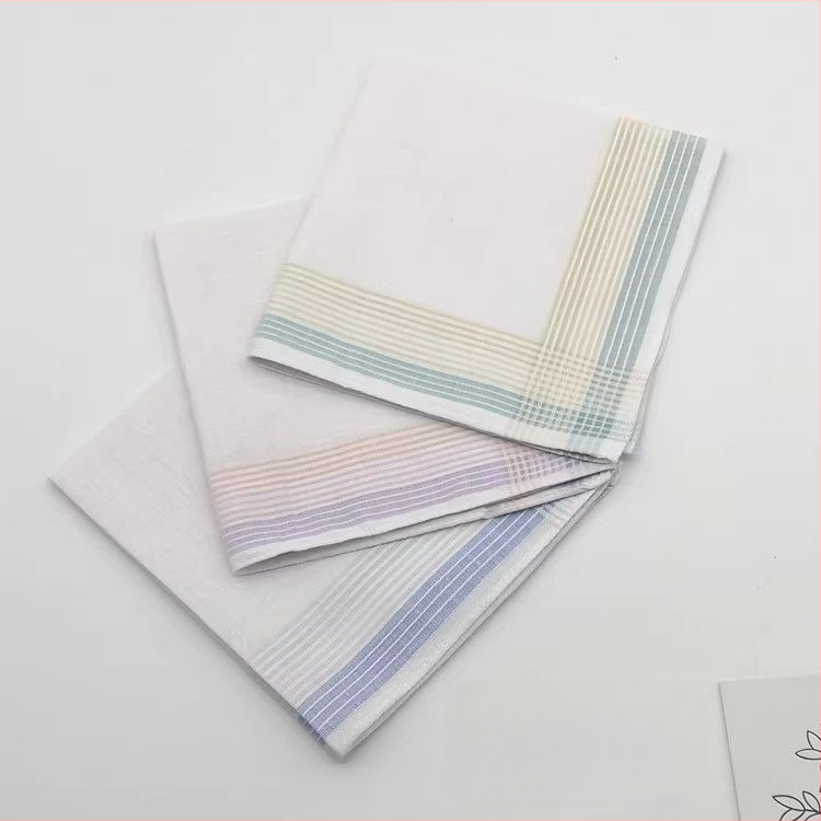 Kišeninis kvadratas – klasikinis languotas raštas, plonas, švelnus, lydinio medžiaga, pavasaris 2025