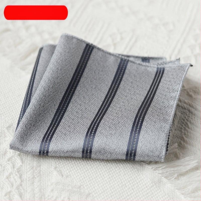 Vyrų kišpinė skarelė – poliesteris, pluošto dažymas, neutralaus stiliaus, poliesterio pamušalas, įvairūs raštai